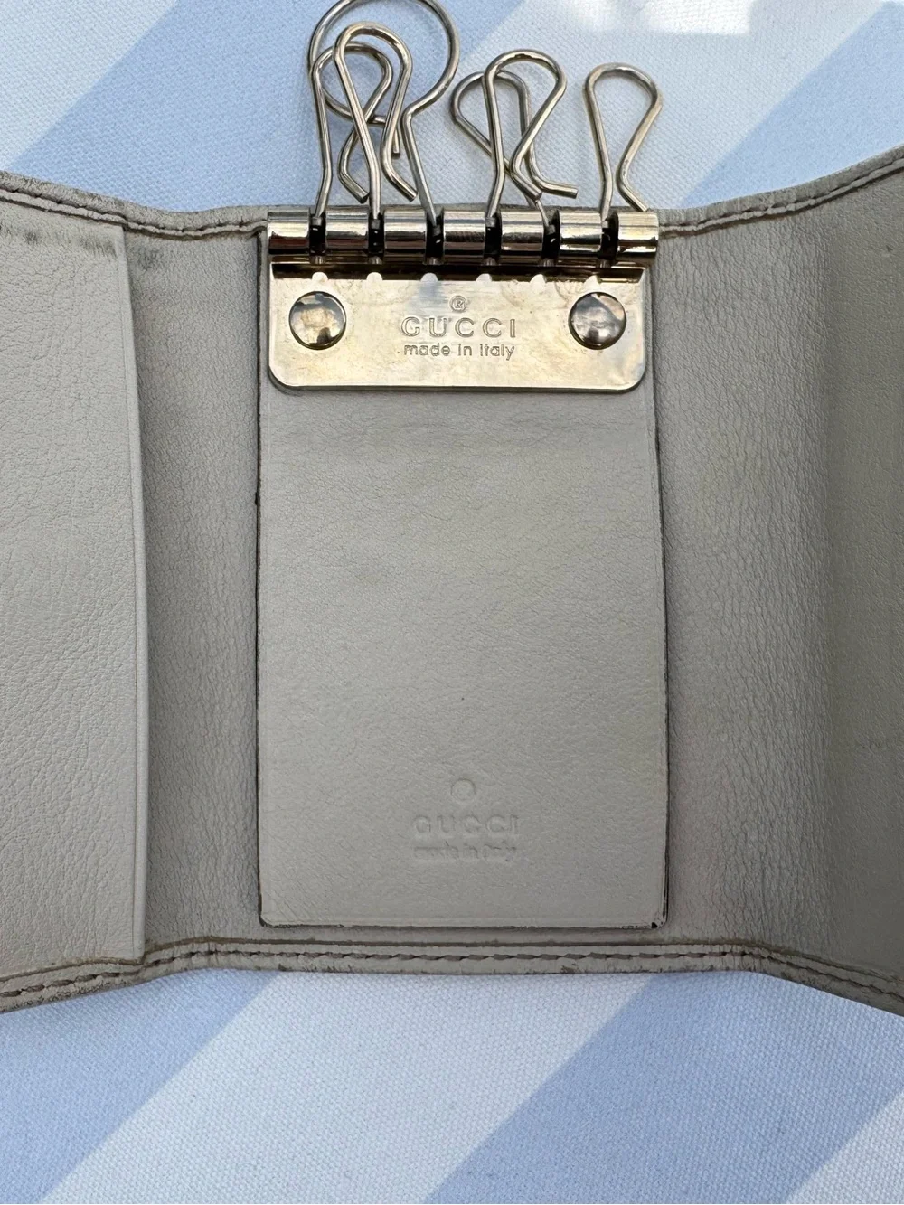 Authentic Gucci GG Canvas 6-Key Holder Case White Leather